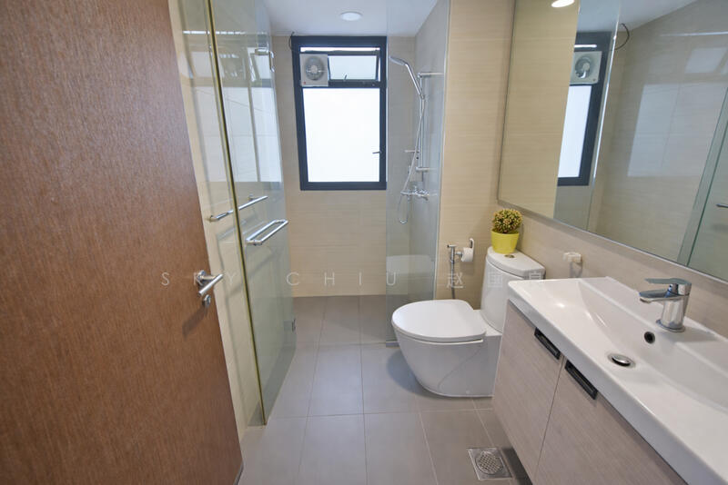 Main - Bathroom 2
