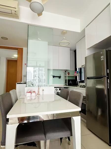 The Trilinq, Jalan Lempeng, 2 Bedrooms, 710 sqft, Condominium For Rent, by Clyde Wang, 500036195 - Kitchen - PropertyGuru.com.sg