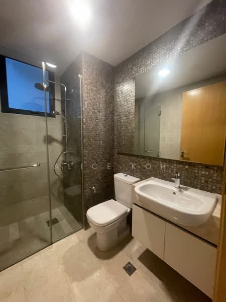 La Fiesta, Sengkang Square, 3 Bedrooms, 1,033 sqft, Condominium For Rent, by Alice Koh, 500036228 - Bathroom - PropertyGuru.com.sg