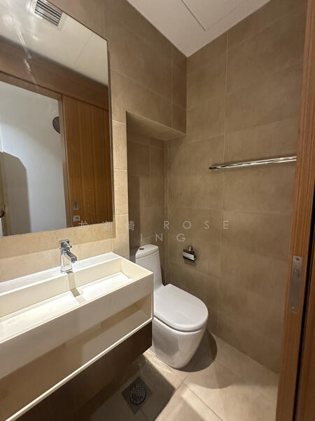 Guest Bathroom (Basement)