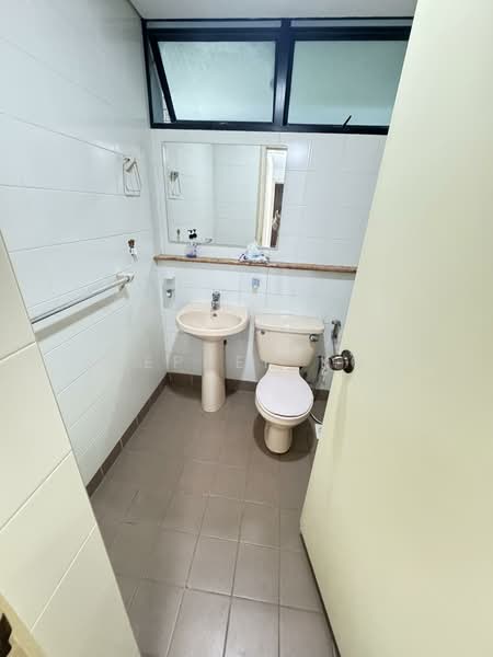 Fernwood Towers, 22 Fernwood Terrace, 1 Bedroom, 100 sqft, Condominium For Rent, by Stephen Koh, 500036298 - Bathroom - PropertyGuru.com.sg