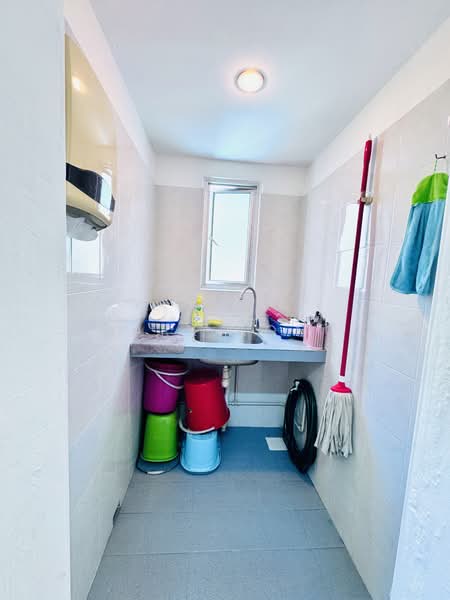 Co-Living ● City-Fringe Locale ● Heritage ● Versatile Usage ● Space ● Distinction, Balestier Road, 4 Bedrooms, 2,022 sqft, Walk-up Apartment For Sale, by Mark Kong, 500036404 - Wash Basin - PropertyGuru.com.sg