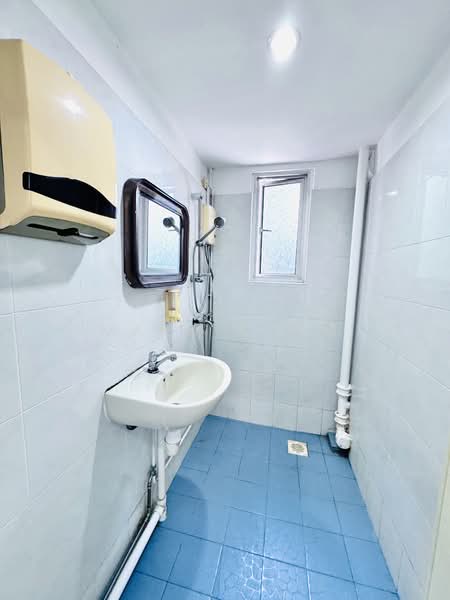 Co-Living ● City-Fringe Locale ● Heritage ● Versatile Usage ● Space ● Distinction, Balestier Road, 4 Bedrooms, 2,022 sqft, Walk-up Apartment For Sale, by Mark Kong, 500036404 - Bathroom - PropertyGuru.com.sg