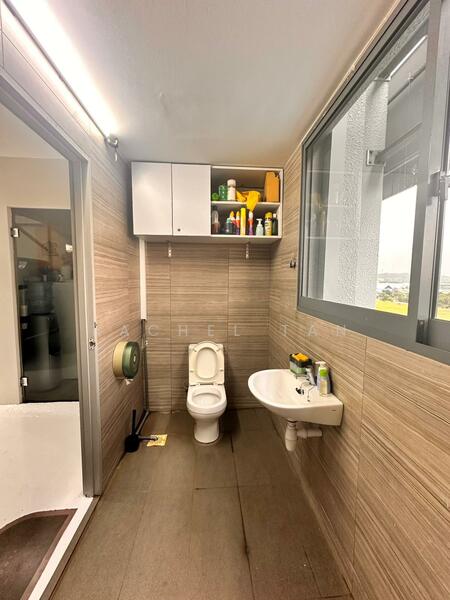 Carros Centre, 60 JALAN LAM HUAT, 1,690 sqft, Factory / Workshop (B2) For Sale, by Rachel Tan, 500036424 - Bathroom - CommercialGuru.com.sg