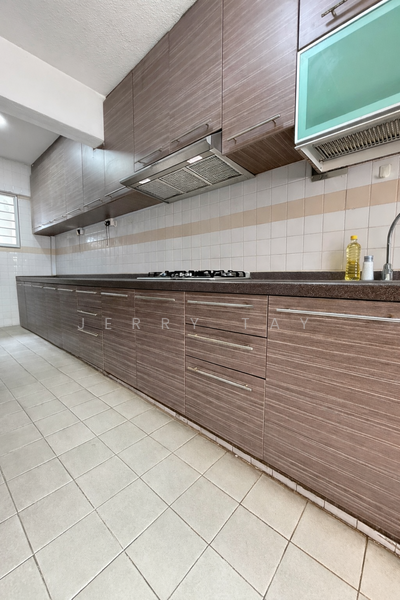 721 Bedok Reservoir Road HDB Flat For Sale at S$ 938,000 | PropertyGuru Singapore - Kitchen