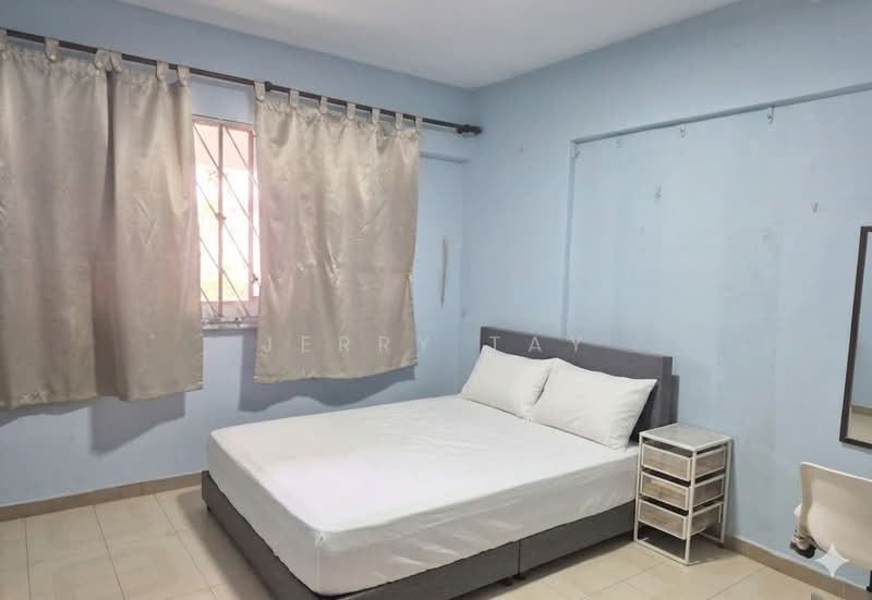 721 Bedok Reservoir Road HDB Flat For Sale at S$ 938,000 | PropertyGuru Singapore - Bedroom