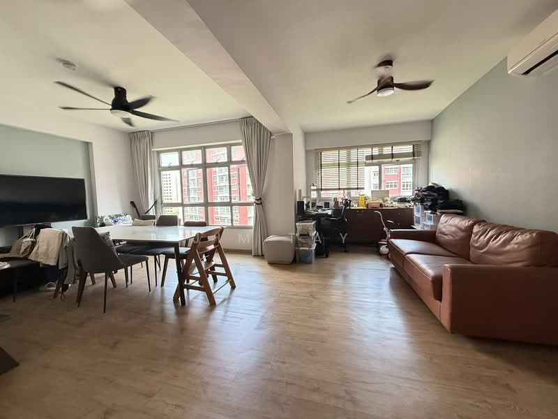 435C Bukit Batok West Avenue 5, 435C Bukit Batok West Avenue 5, 2 Bedrooms, 1,001 sqft, HDB Flat For Sale, by Jim Tay, 500036446 - Living Room - PropertyGuru.com.sg
