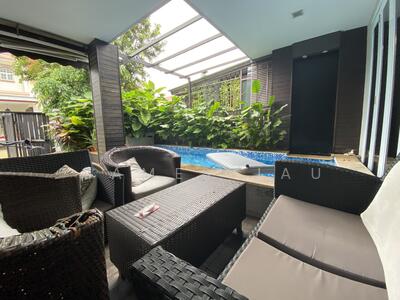 For Rent - Super Convenient ! Siglap Center 2.5 Storey inter terrace with pool.