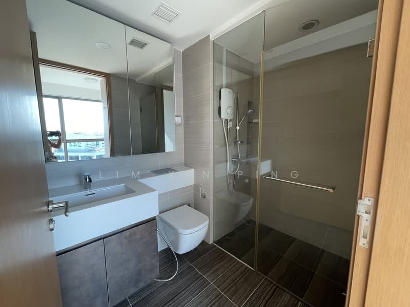 Nine Residences Apartment For Sale at S$ 950,000 | PropertyGuru Singapore - Master Bathroom