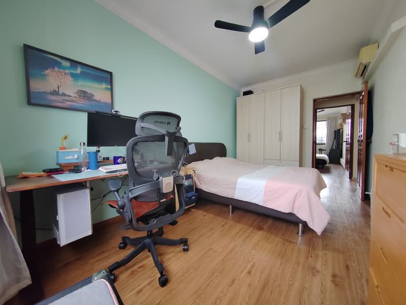 212 Choa Chu Kang Central HDB Flat For Sale at S$ 730,000 | PropertyGuru Singapore - Bedroom