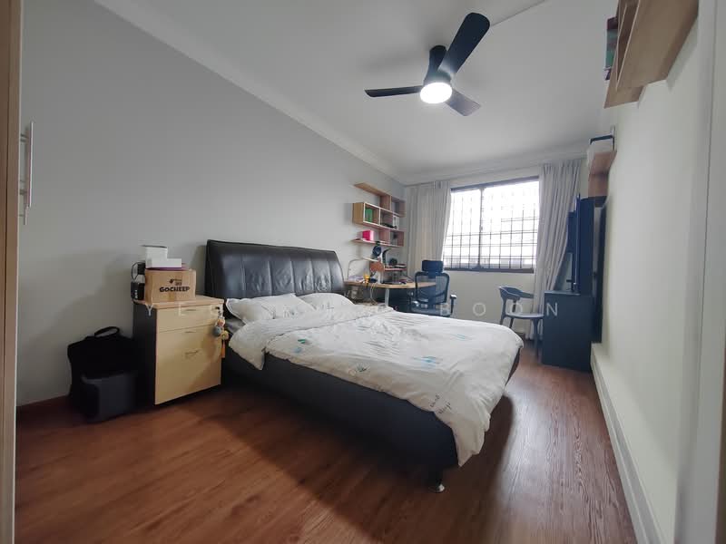 212 Choa Chu Kang Central HDB Flat For Sale at S$ 730,000 | PropertyGuru Singapore - Bedroom