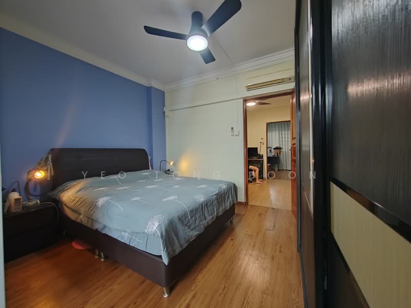 212 Choa Chu Kang Central HDB Flat For Sale at S$ 730,000 | PropertyGuru Singapore - Bedroom