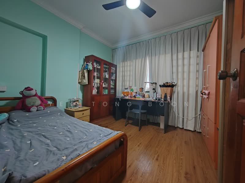 212 Choa Chu Kang Central HDB Flat For Sale at S$ 730,000 | PropertyGuru Singapore - Bedroom