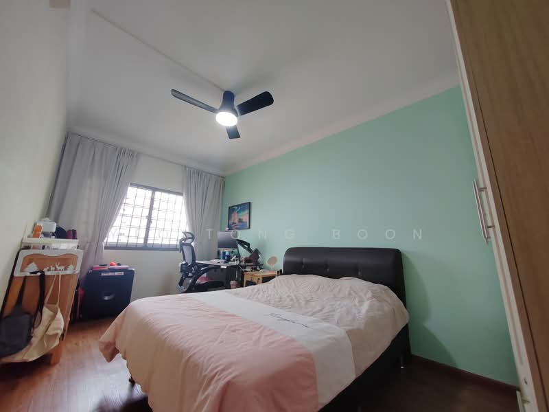 212 Choa Chu Kang Central HDB Flat For Sale at S$ 730,000 | PropertyGuru Singapore - Bedroom