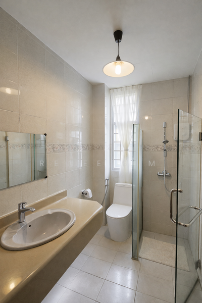 Vicenta Lodge Condominium For Sale at S$ 1,868,000 | PropertyGuru Singapore - Bathroom