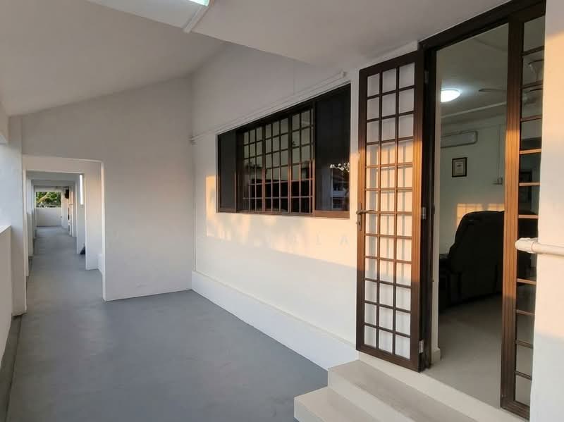 238 Bukit Batok East Avenue 5 HDB Flat For Sale at S$ 548,888 | PropertyGuru Singapore - Corridor