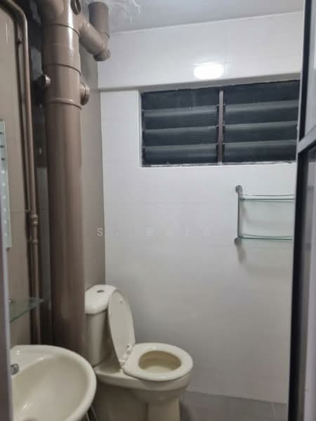 238 Bukit Batok East Avenue 5 HDB Flat For Sale at S$ 548,888 | PropertyGuru Singapore - Bathroom