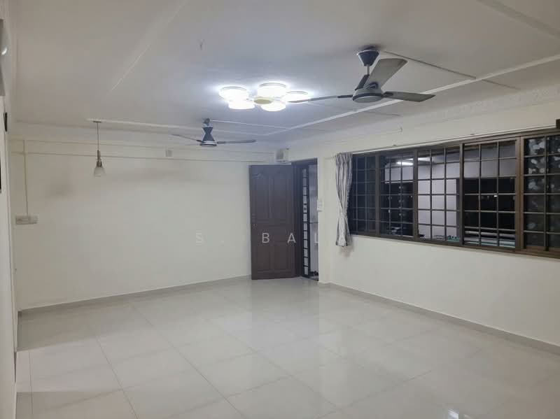 238 Bukit Batok East Avenue 5 HDB Flat For Sale at S$ 548,888 | PropertyGuru Singapore - Living Room