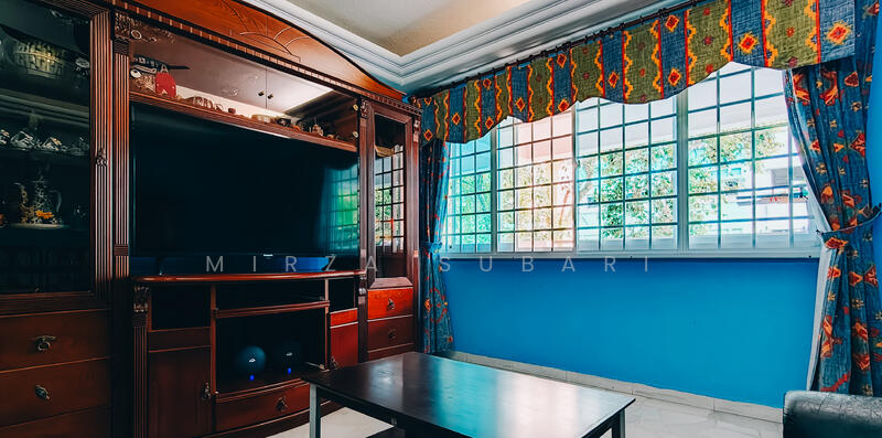 342 Tampines Street 33 HDB Flat For Sale at S$ 620,000 | PropertyGuru Singapore - Living Room