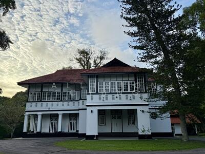 For Rent - Beautiful Black and White Bungalow Good Class Bungalow