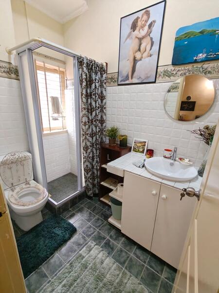 Cool Retro Bathroom