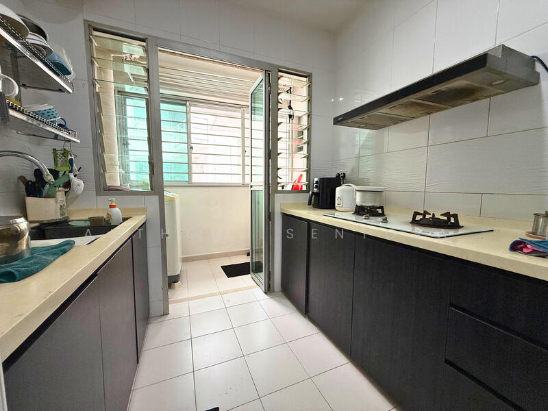 442B Fajar Road HDB Flat For Sale at S$ 528,888 | PropertyGuru Singapore - Kitchen