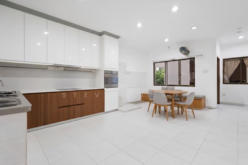 For Sale - ⭐STAR BUY! $1,7XX PSF! INVESTOR'S CHOICE NEXT TO KOVAN MRT!