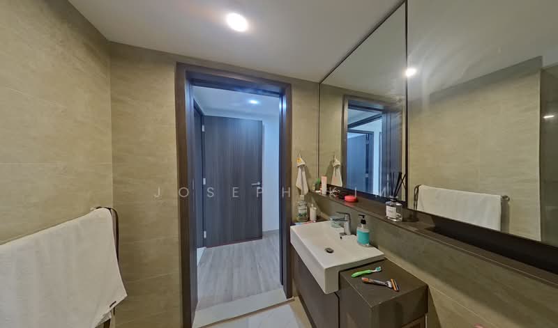 Riverfront Residences Condominium For Sale at S$ 1,728,888 | PropertyGuru Singapore - Common Bathroom