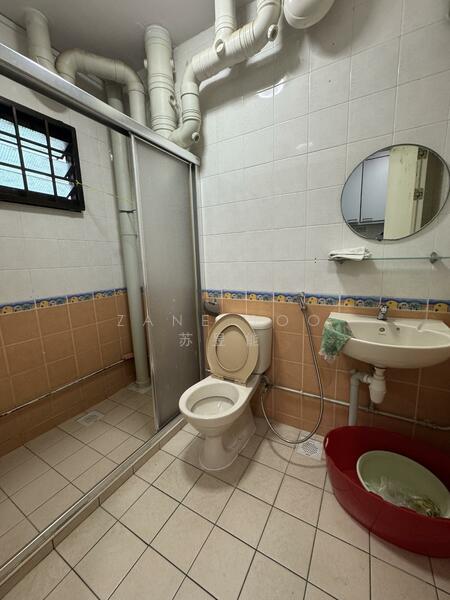 184B Rivervale Crescent, 184B Rivervale Crescent, 3 Bedrooms, 1,184 sqft, HDB Flat For Rent, by Zane Soo 苏昱能, 500037836 - Common Bathroom - PropertyGuru.com.sg