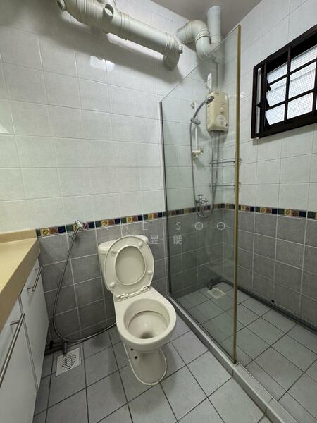 184B Rivervale Crescent, 184B Rivervale Crescent, 3 Bedrooms, 1,184 sqft, HDB Flat For Rent, by Zane Soo 苏昱能, 500037836 - Master Bathroom - PropertyGuru.com.sg