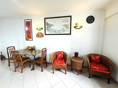 For Sale - 711 Hougang Avenue 2