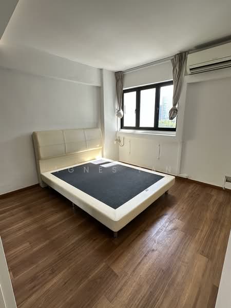 13 Holland Drive HDB Flat For Sale at S$ 580,000 | PropertyGuru Singapore - Bedroom