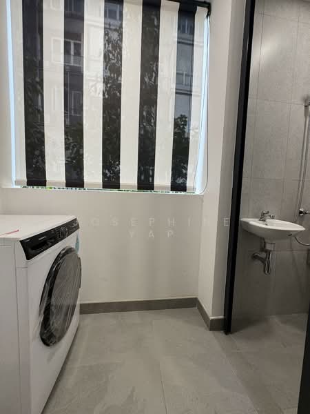 Jervois Mansion, 4 Jervois Close, 5 Bedrooms, 1,808 sqft, Condominium For Rent, by Josephine Yap, 500037952 - Bathroom - PropertyGuru.com.sg