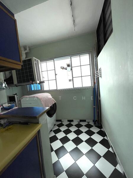 For Sale - 779 Woodlands Crescent