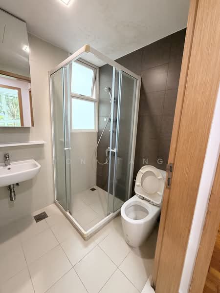 Vacanza @ East Condominium For Sale at S$ 1,300,000 | PropertyGuru Singapore - Bathroom