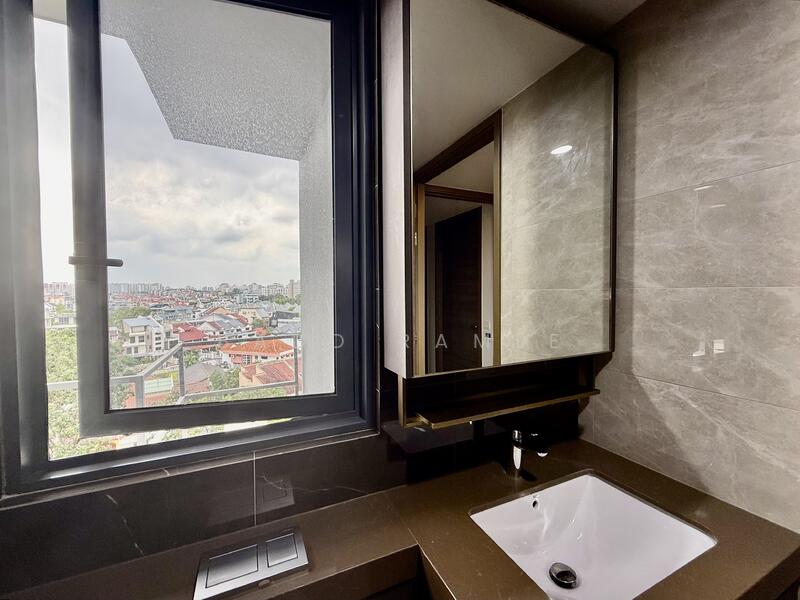 Ensuite master bathroom