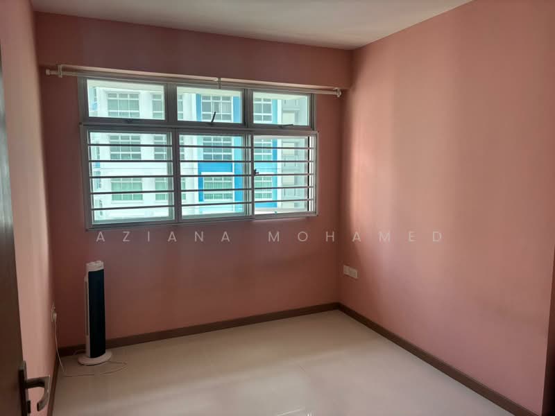 422A Northshore Drive HDB Flat For Sale at S$ 730,000 | PropertyGuru Singapore - Bedroom