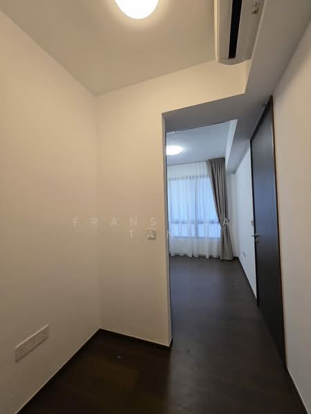 Tembusu Grand, 98 Jalan Tembusu, 1 Bedroom, 527 sqft, Condominium For Rent, by Fransiska Tan, 500038101 - Corridor - PropertyGuru.com.sg
