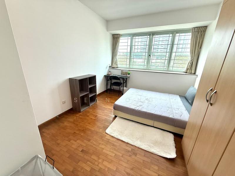 Queens, 10 Stirling Road, Alexandra / Commonwealth, Room Rental, 150 sqft, Condominium For Rent, by Sean Ong, 500038151 - Bedroom - PropertyGuru.com.sg