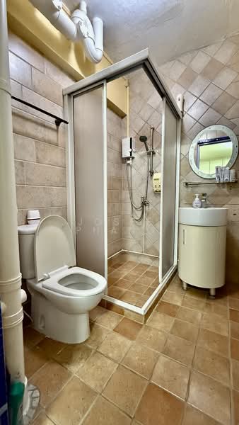 250 Tampines Street 21, 250 Tampines Street 21, 3 Bedrooms, 1,119 sqft, HDB Flat For Sale, by Josee Phang, 500038179 - Bathroom - PropertyGuru.com.sg