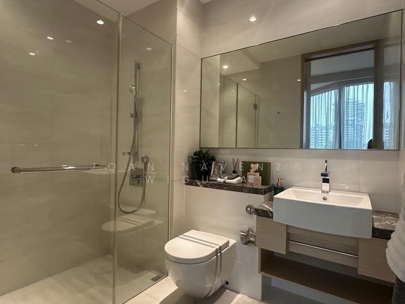 Cliveden at Grange, 100 Grange Road, Tanglin / Holland / Bukit Timah, 4 Bedrooms, 2,842 sqft, Condominium For Sale, by Joan Navenza Wiguna, 500038243 - Bathroom - PropertyGuru.com.sg