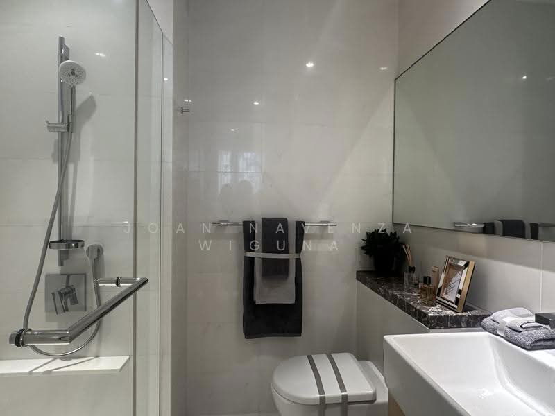 Cliveden at Grange, 100 Grange Road, Tanglin / Holland / Bukit Timah, 4 Bedrooms, 2,842 sqft, Condominium For Sale, by Joan Navenza Wiguna, 500038243 - Bathroom - PropertyGuru.com.sg