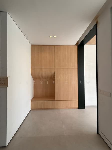 ❤️GIANT⚡️Auspicious Unit Numbers! Brand New 3 lvls Inter-Terrace in D20! Terraced House For Sale at S$ 6,400,000 | PropertyGuru Singapore - Entrance
