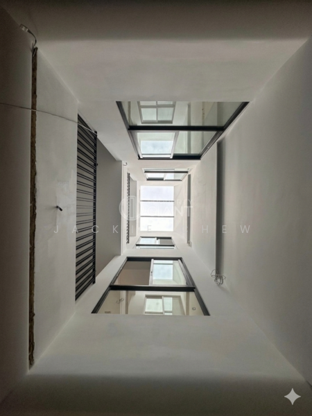 ❤️GIANT⚡️Auspicious Unit Numbers! Brand New 3 lvls Inter-Terrace in D20! Terraced House For Sale at S$ 6,400,000 | PropertyGuru Singapore - Interior