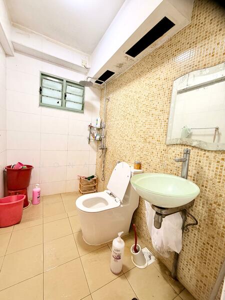 642A Punggol Drive HDB Flat For Sale at S$ 599,000 | PropertyGuru Singapore - Bathroom