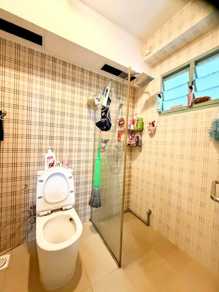642A Punggol Drive HDB Flat For Sale at S$ 599,000 | PropertyGuru Singapore - Bathroom