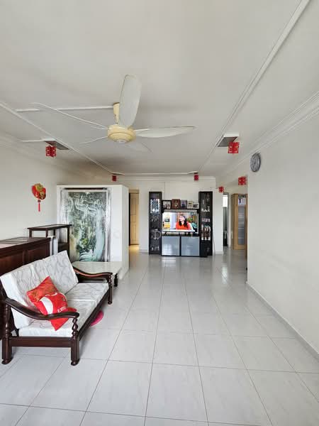 545 Ang Mo Kio Avenue 10 HDB Flat For Sale at S$ 778,000 | PropertyGuru Singapore - Living Room