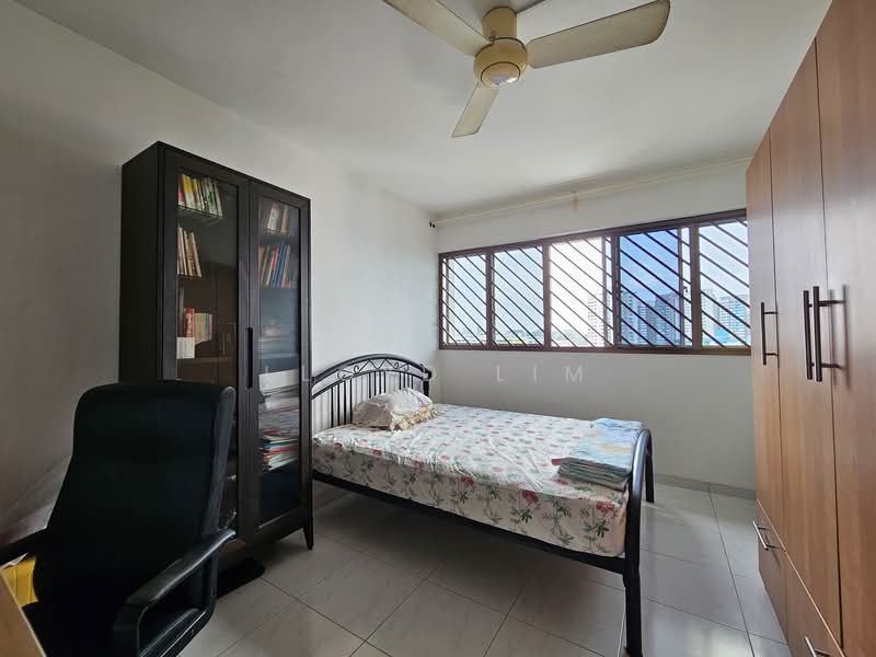 545 Ang Mo Kio Avenue 10 HDB Flat For Sale at S$ 778,000 | PropertyGuru Singapore - Bedroom