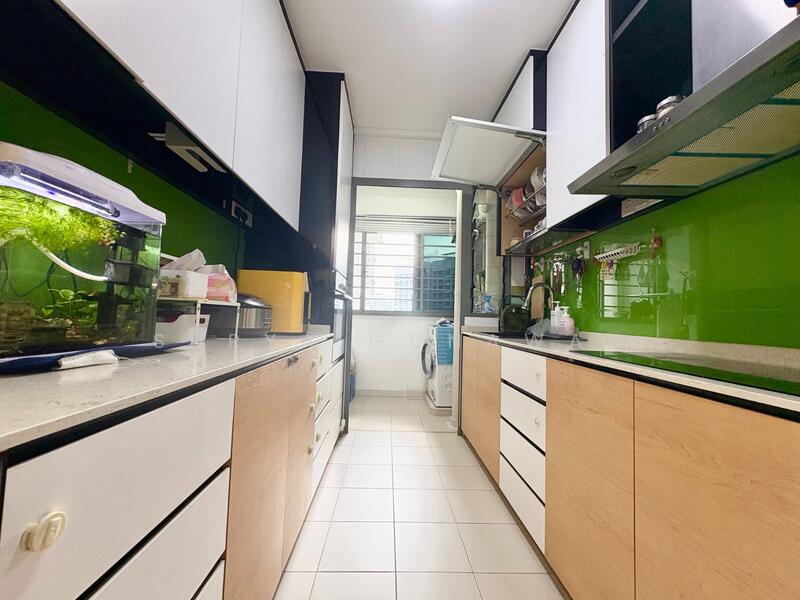 676D Punggol Drive HDB Flat For Sale at S$ 680,000 | PropertyGuru Singapore - Kitchen