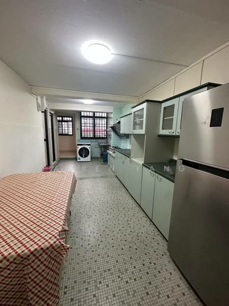 53 Lorong 5 Toa Payoh HDB Flat For Sale at S$ 418,888 | PropertyGuru Singapore - Kitchen